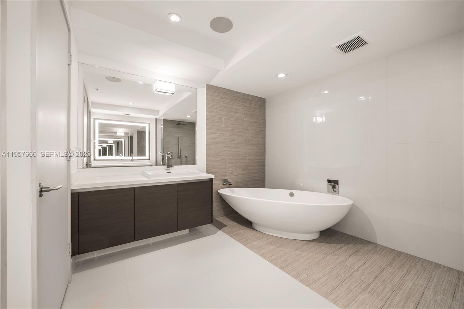 See details 4-2202 3 / 4 1892 sq. ft. $ 2026-02-03 0 Photo