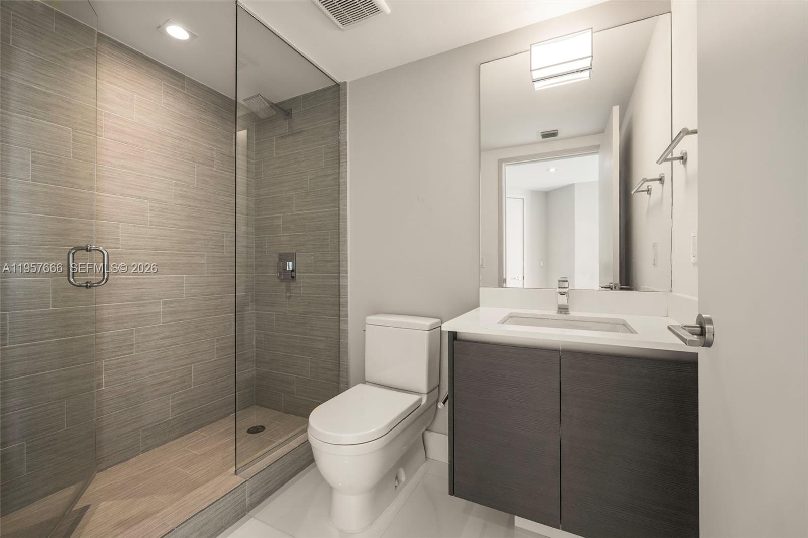 See details 4-2202 3 / 4 1892 sq. ft. $ 2026-02-03 0 Photo