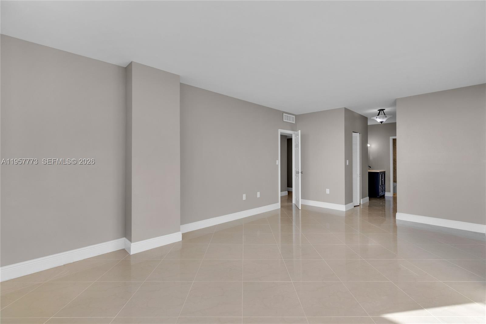 Подробнее PH-06 3 / 3 1570 кв.футов $ 2026-02-03 0 Фото