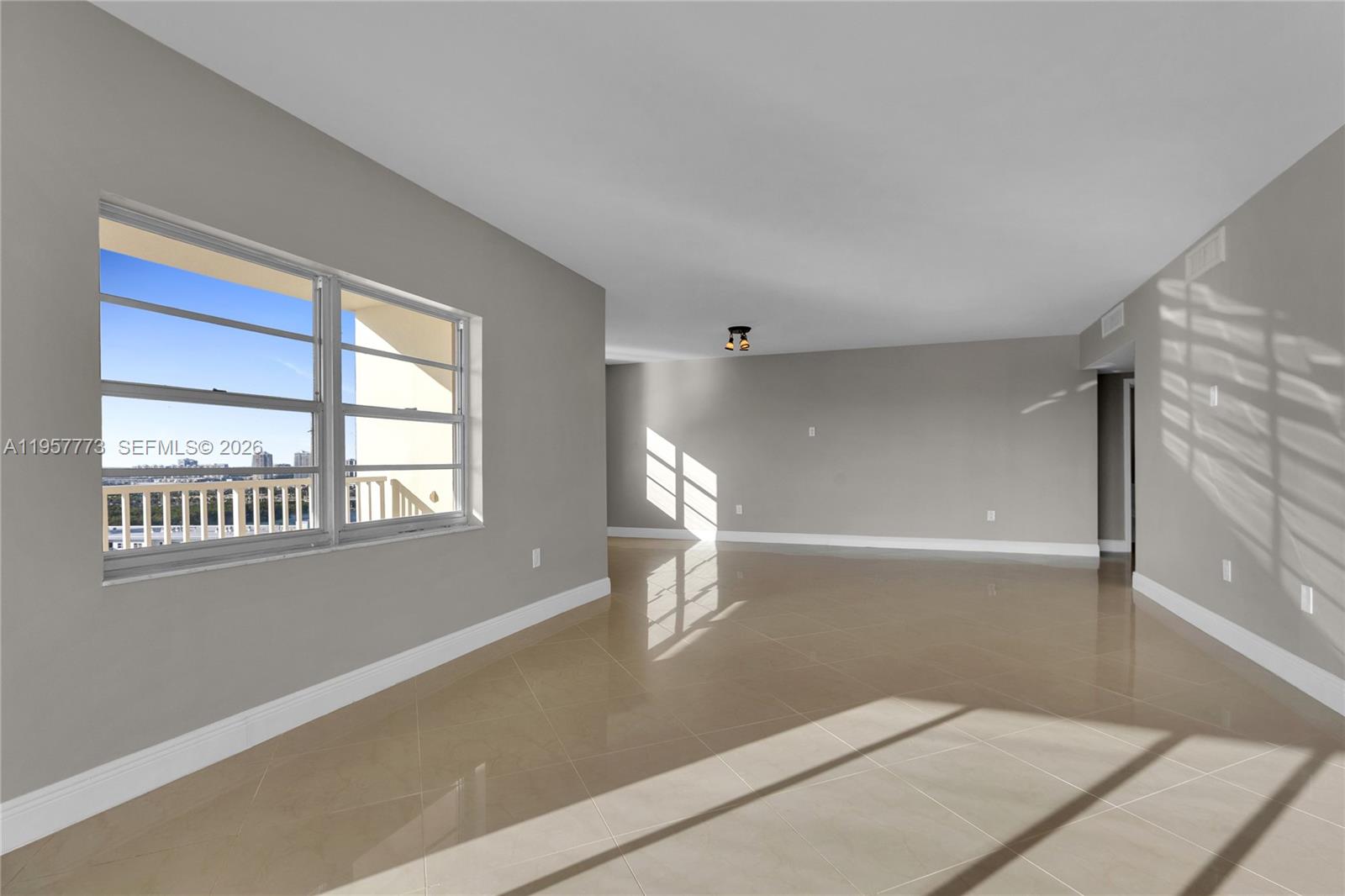 Подробнее PH-06 3 / 3 1570 кв.футов $ 2026-02-03 0 Фото