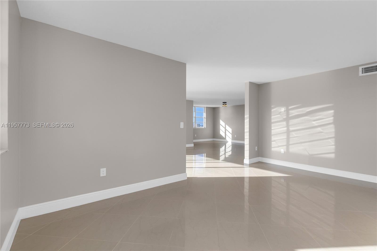 Подробнее PH-06 3 / 3 1570 кв.футов $ 2026-02-03 0 Фото