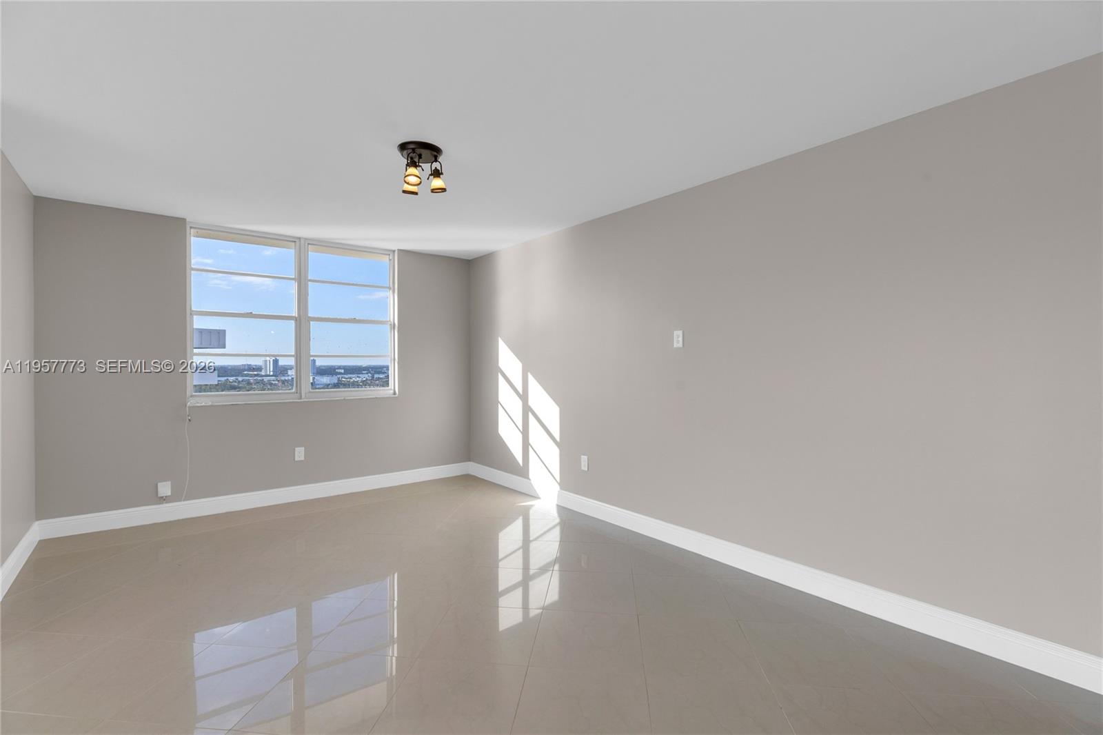 Подробнее PH-06 3 / 3 1570 кв.футов $ 2026-02-03 0 Фото