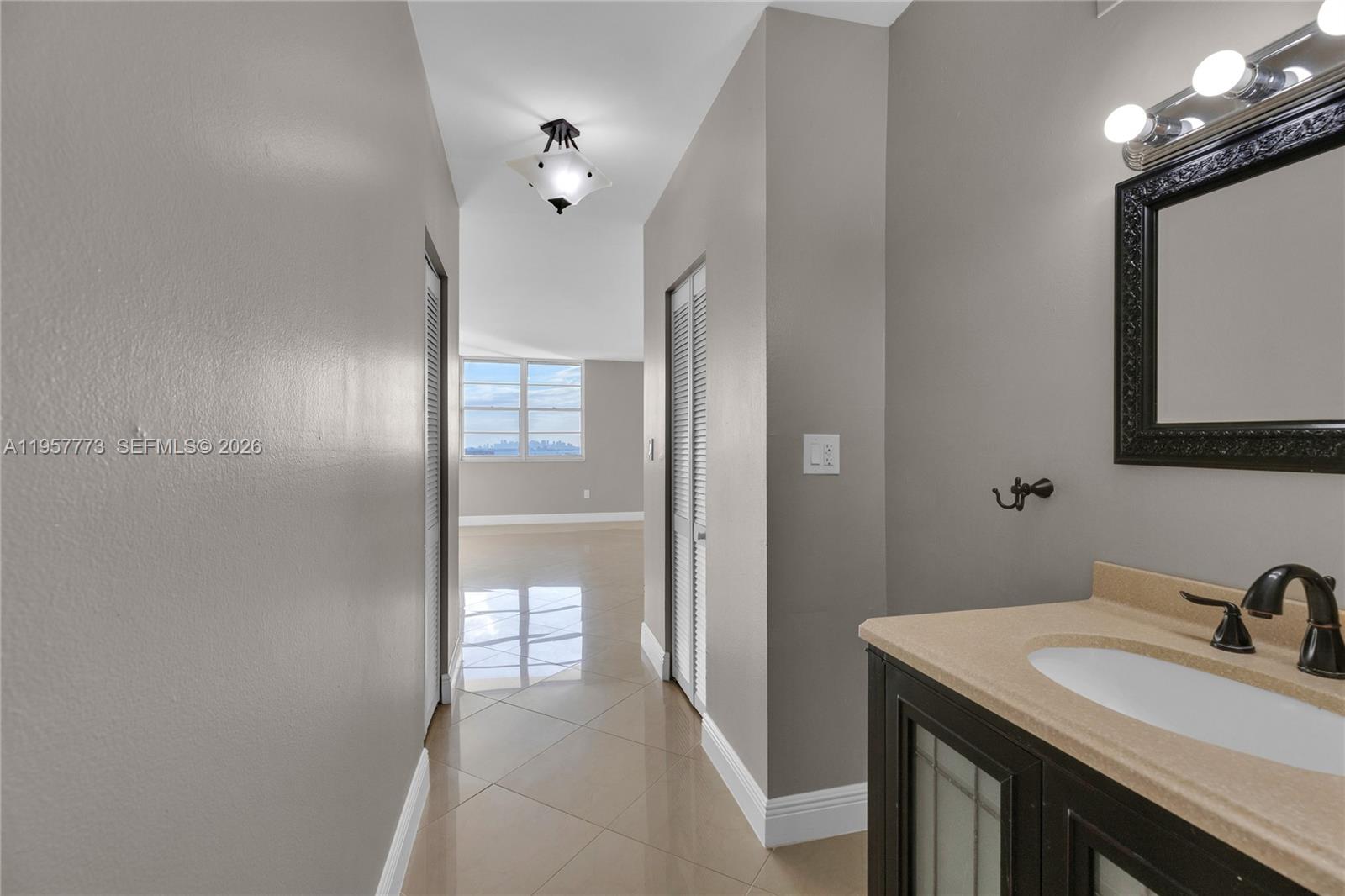 Подробнее PH-06 3 / 3 1570 кв.футов $ 2026-02-03 0 Фото