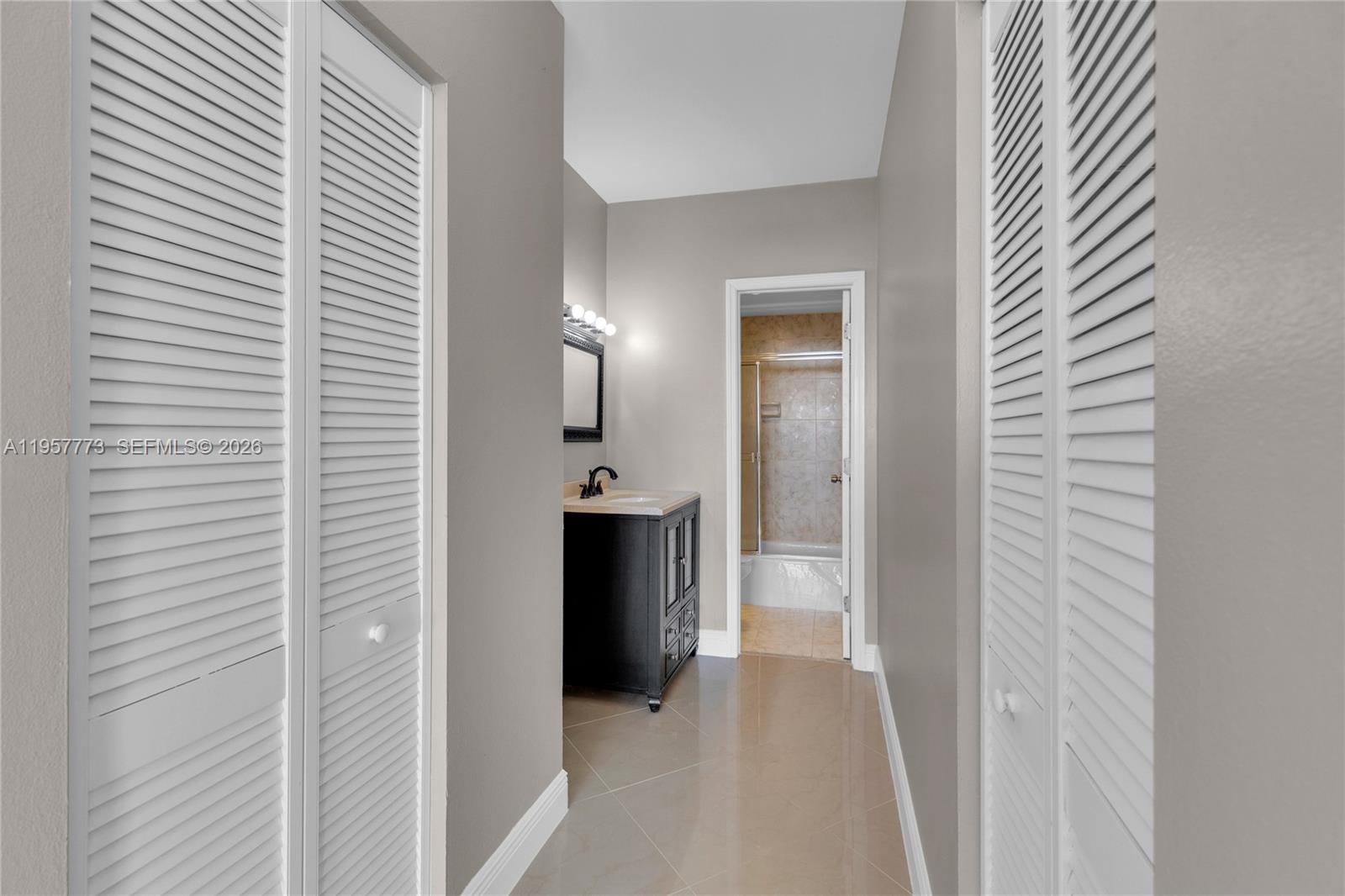 Подробнее PH-06 3 / 3 1570 кв.футов $ 2026-02-03 0 Фото