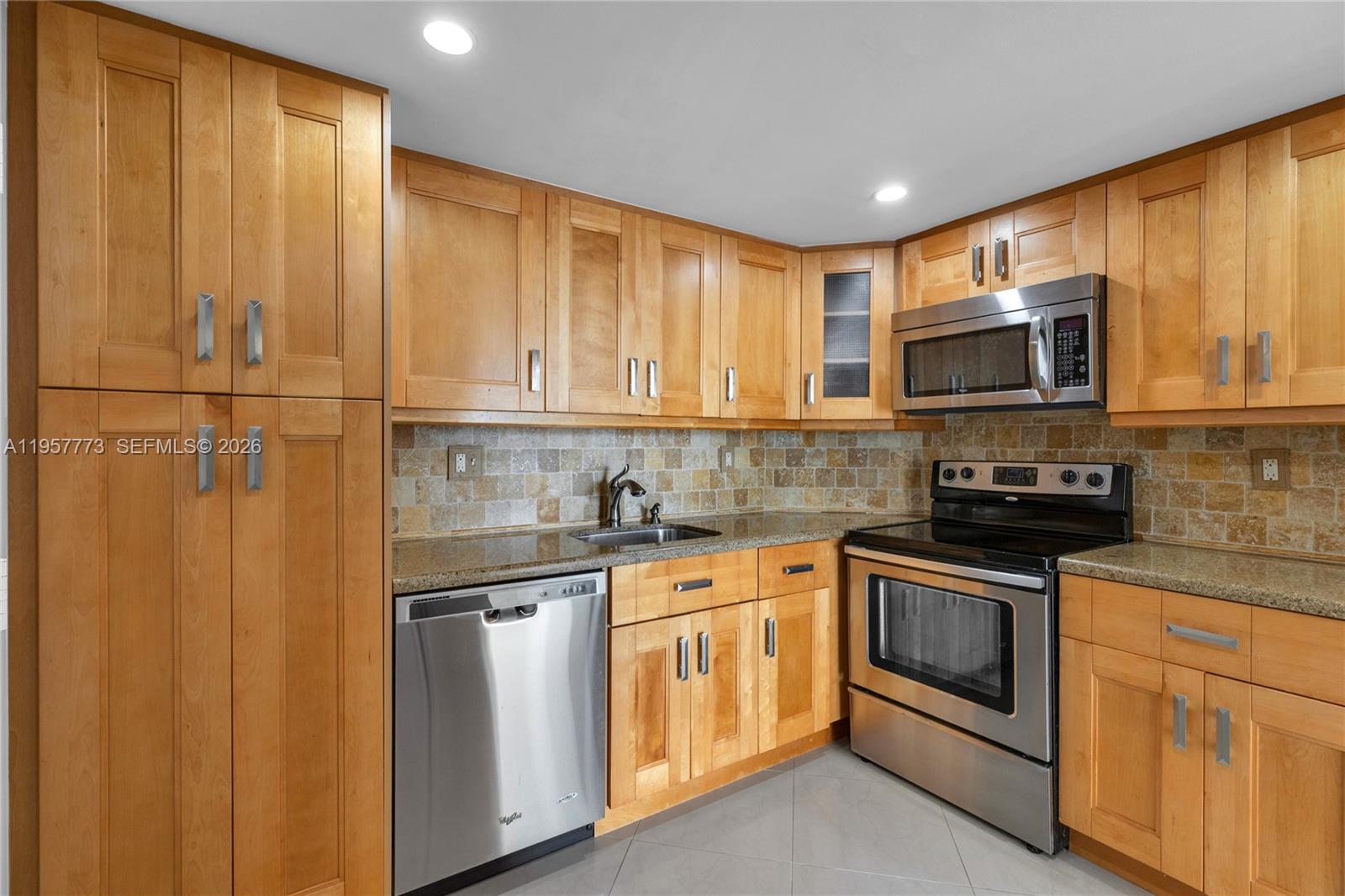 Подробнее PH-06 3 / 3 1570 кв.футов $ 2026-02-03 0 Фото