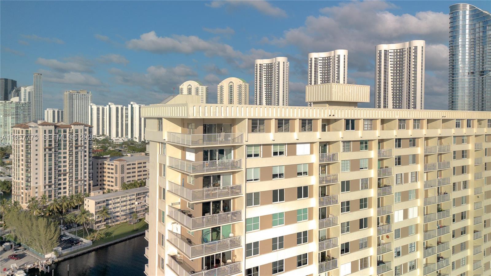 Подробнее PH-06 3 / 3 1570 кв.футов $ 2026-02-03 0 Фото