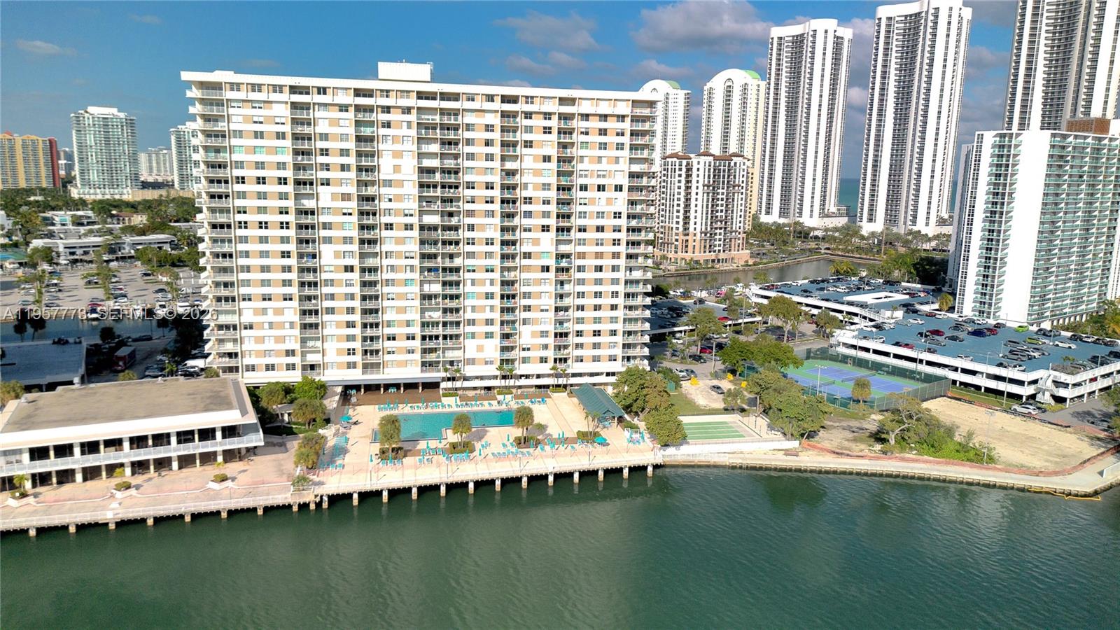 Подробнее PH-06 3 / 3 1570 кв.футов $ 2026-02-03 0 Фото