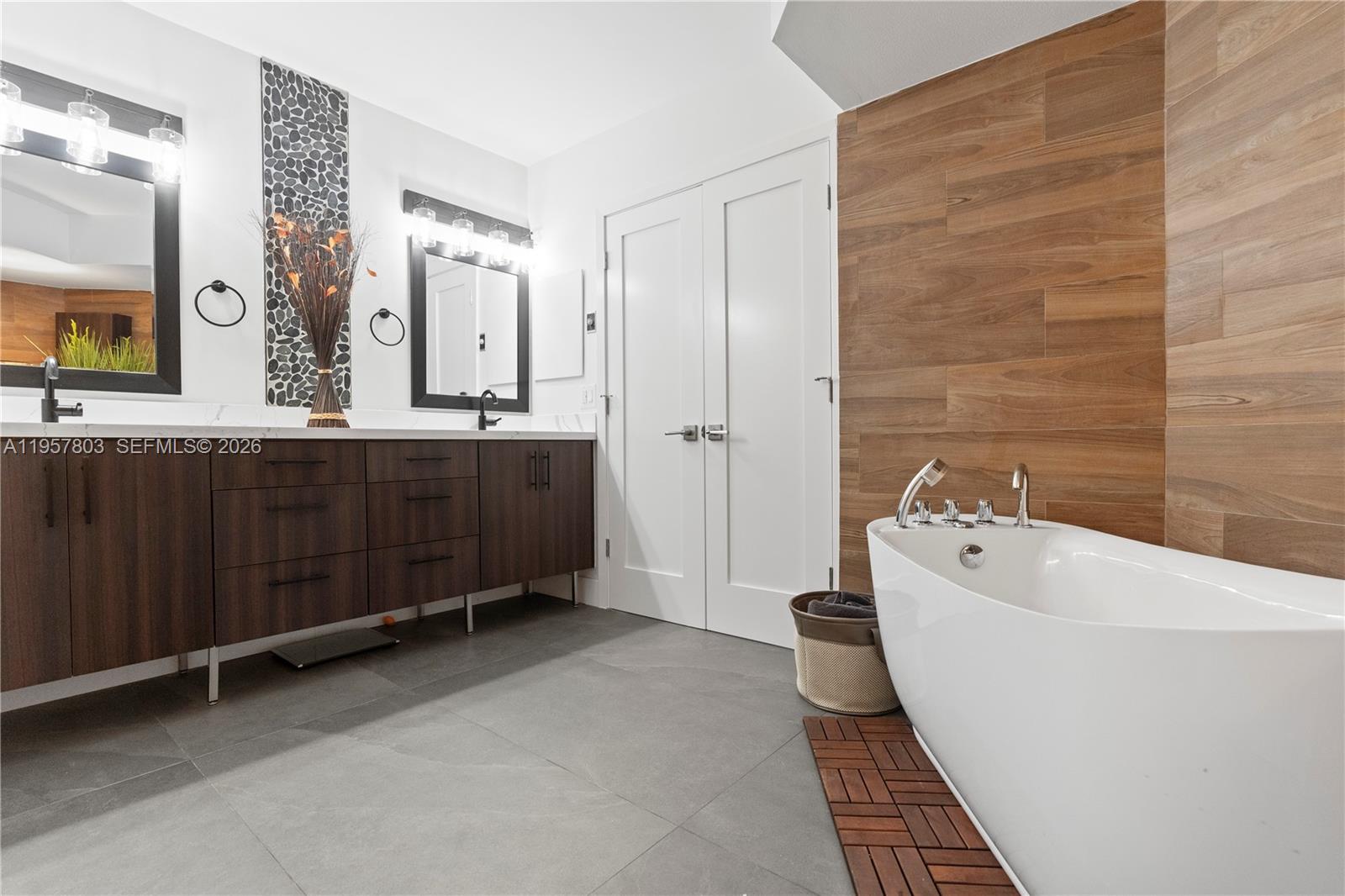 Photo of 3600 Mystic Pointe Dr  #306, Aventura, Florida, 33180 - 