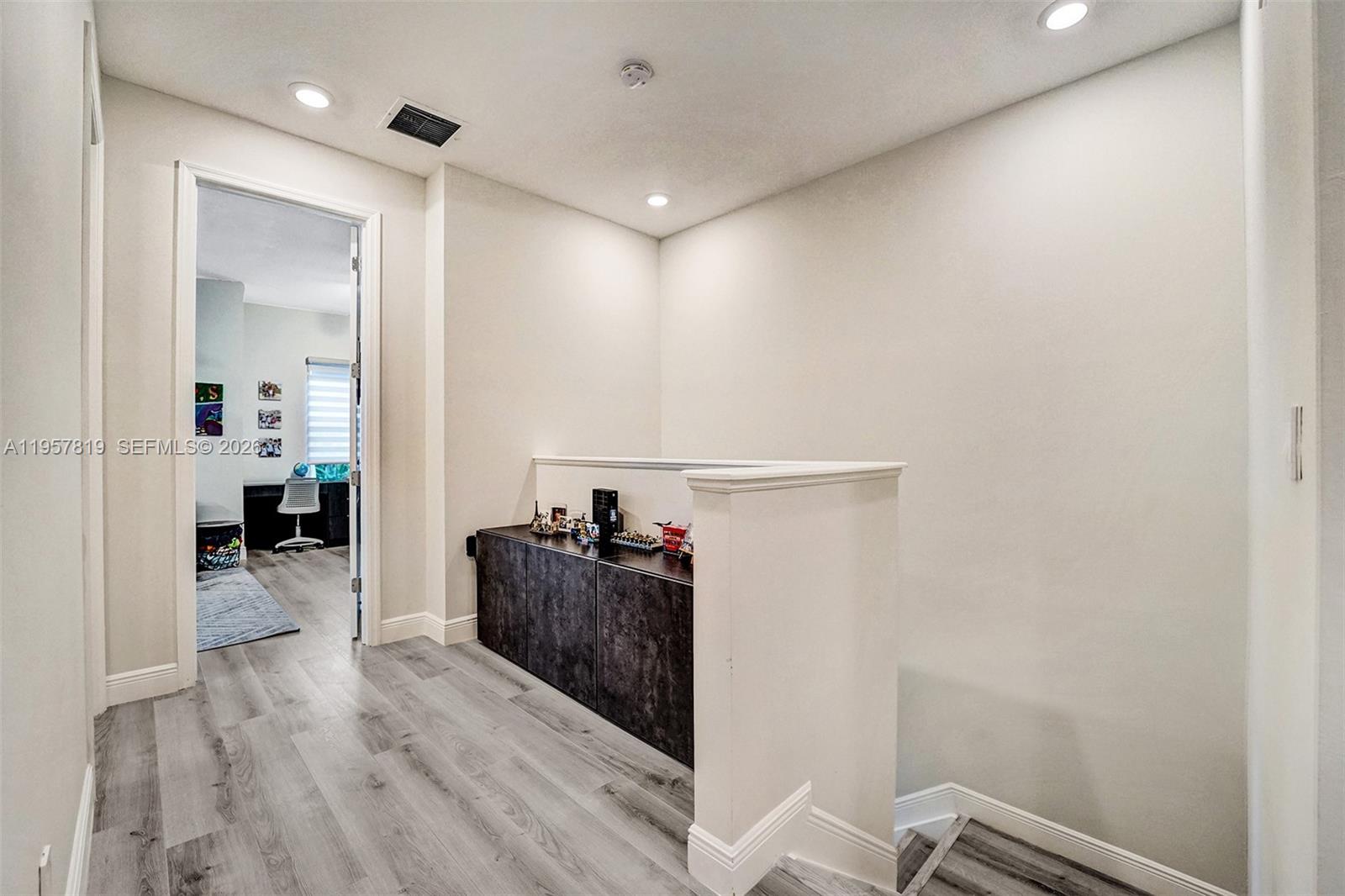 1033 3 / 3 2104 кв.футов $ 2026-02-03 0 Фото