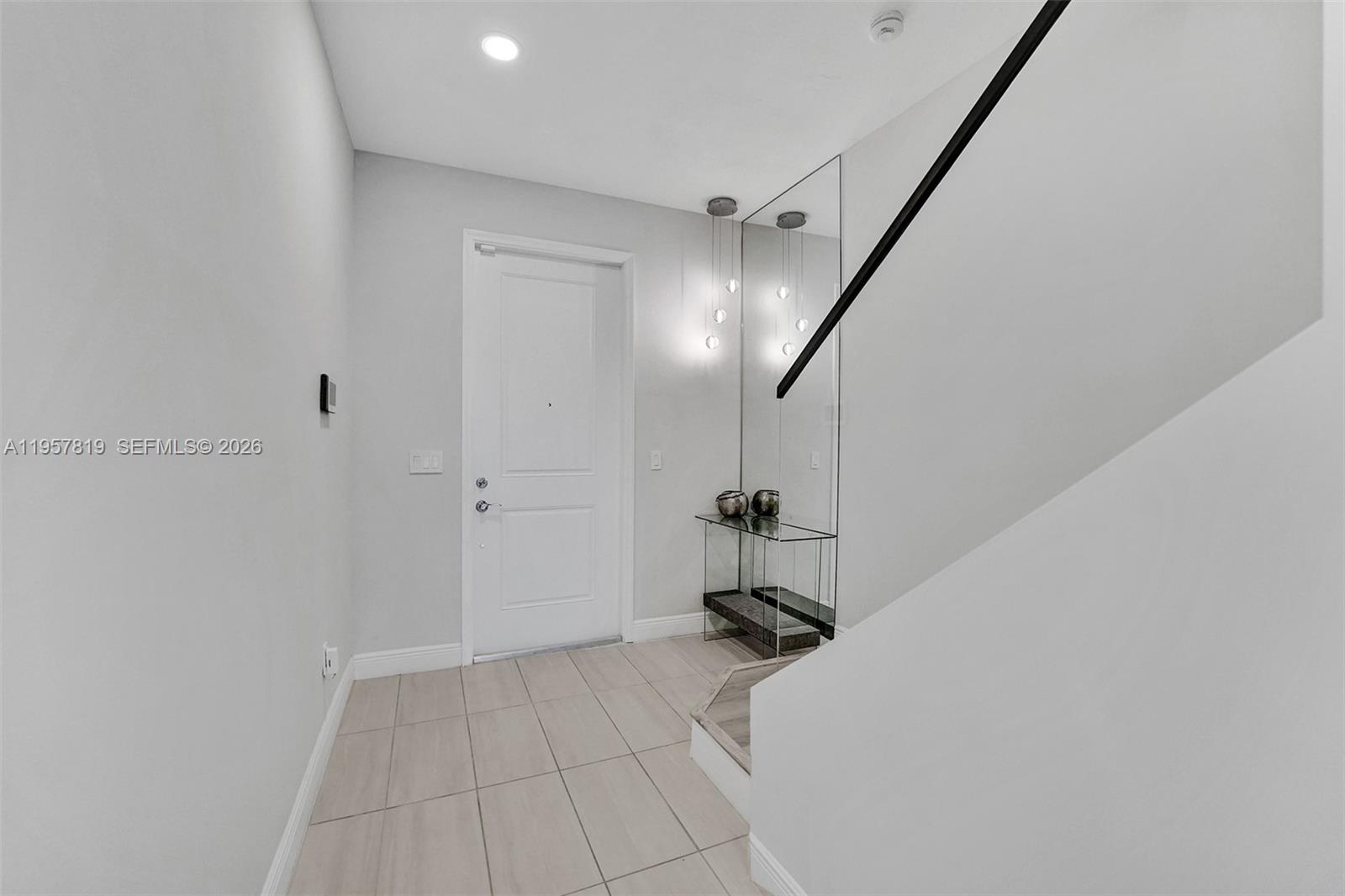 1033 3 / 3 2104 кв.футов $ 2026-02-03 0 Фото