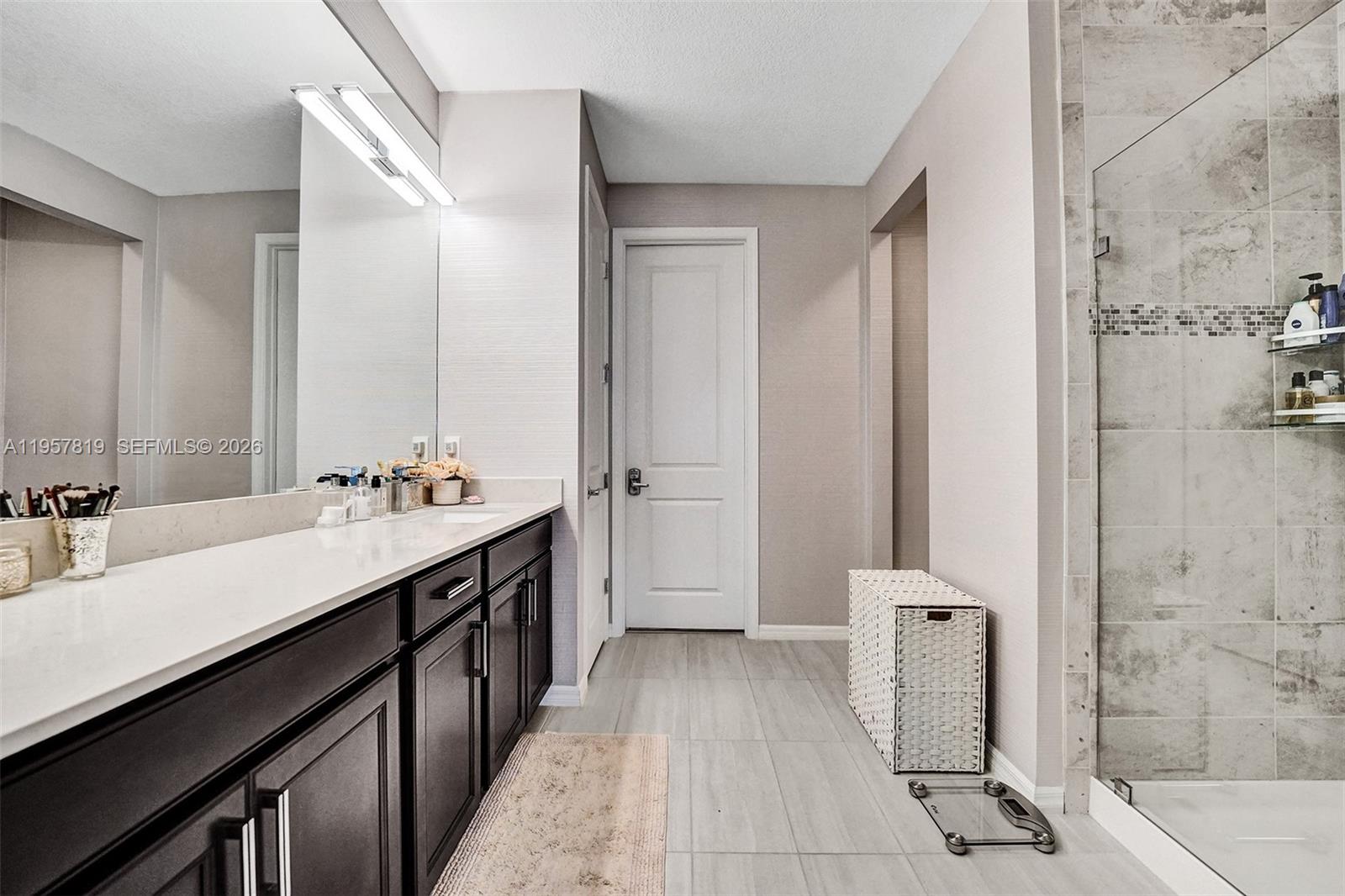 1033 3 / 3 2104 кв.футов $ 2026-02-03 0 Фото