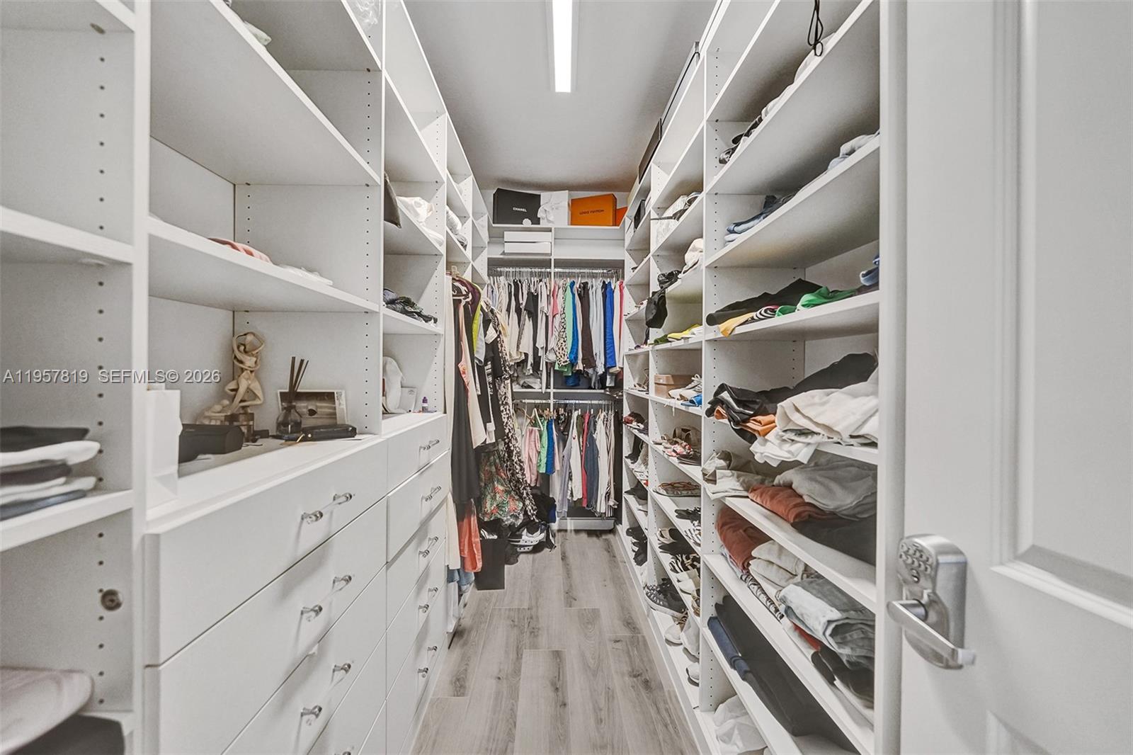 1033 3 / 3 2104 кв.футов $ 2026-02-03 0 Фото