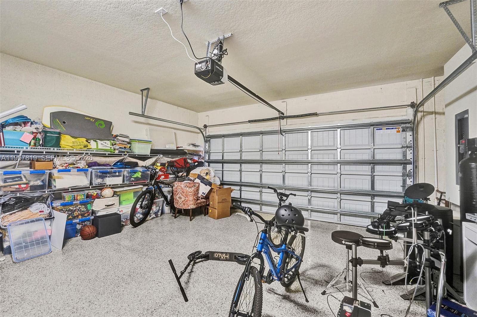 1033 3 / 3 2104 кв.футов $ 2026-02-03 0 Фото