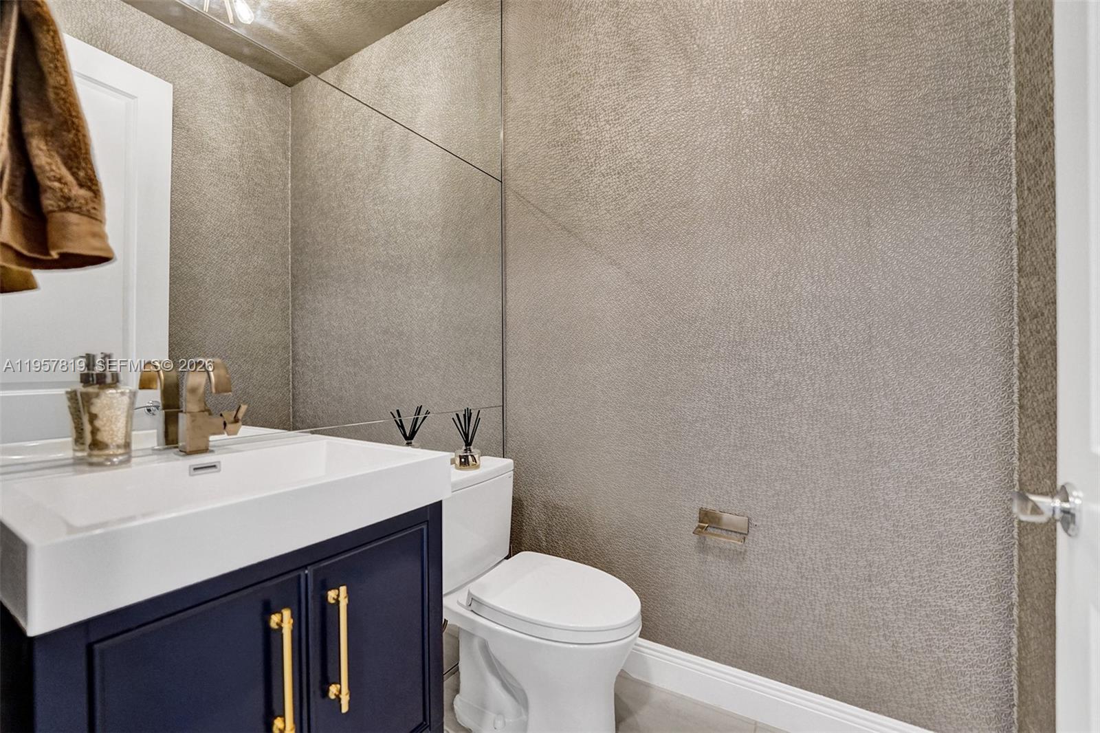 1033 3 / 3 2104 кв.футов $ 2026-02-03 0 Фото