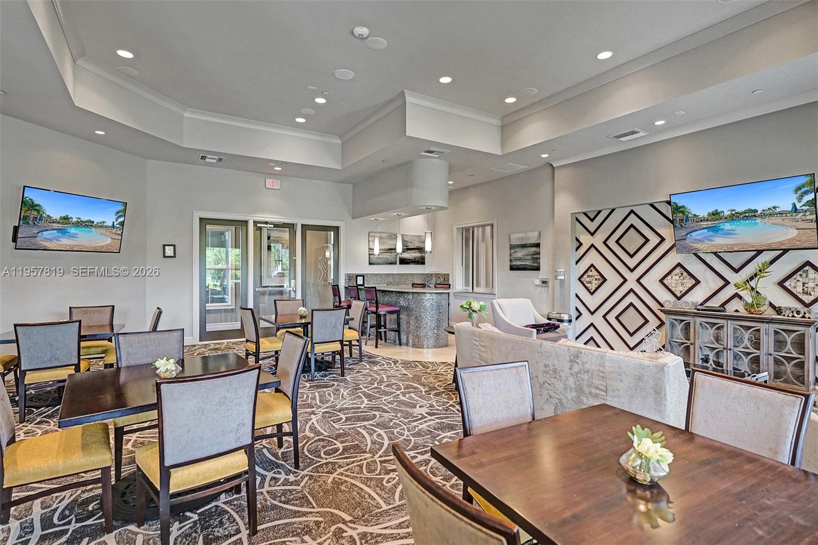 1033 3 / 3 2104 кв.футов $ 2026-02-03 0 Фото