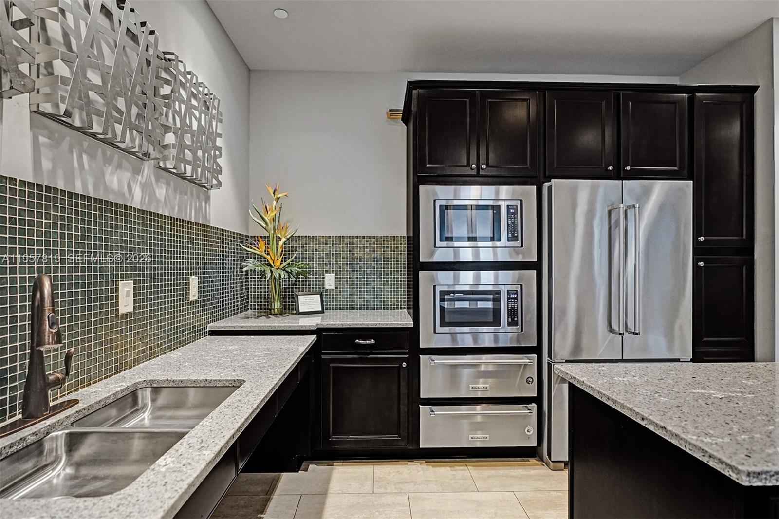 1033 3 / 3 2104 кв.футов $ 2026-02-03 0 Фото