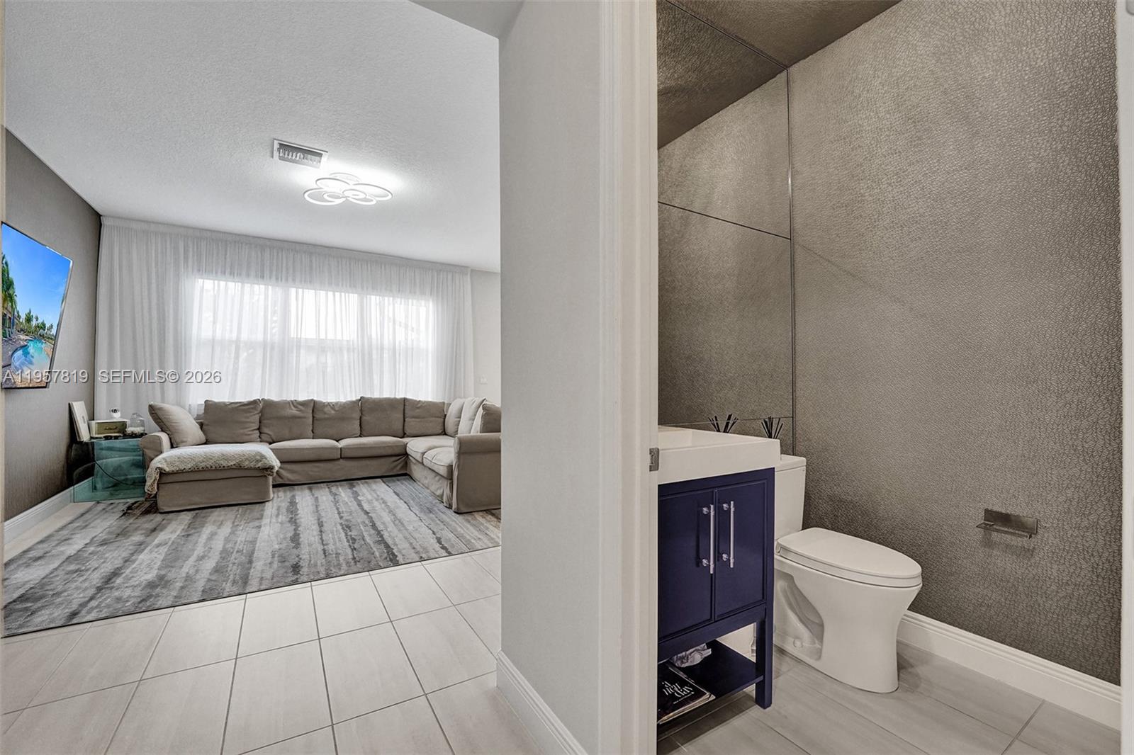 1033 3 / 3 2104 кв.футов $ 2026-02-03 0 Фото