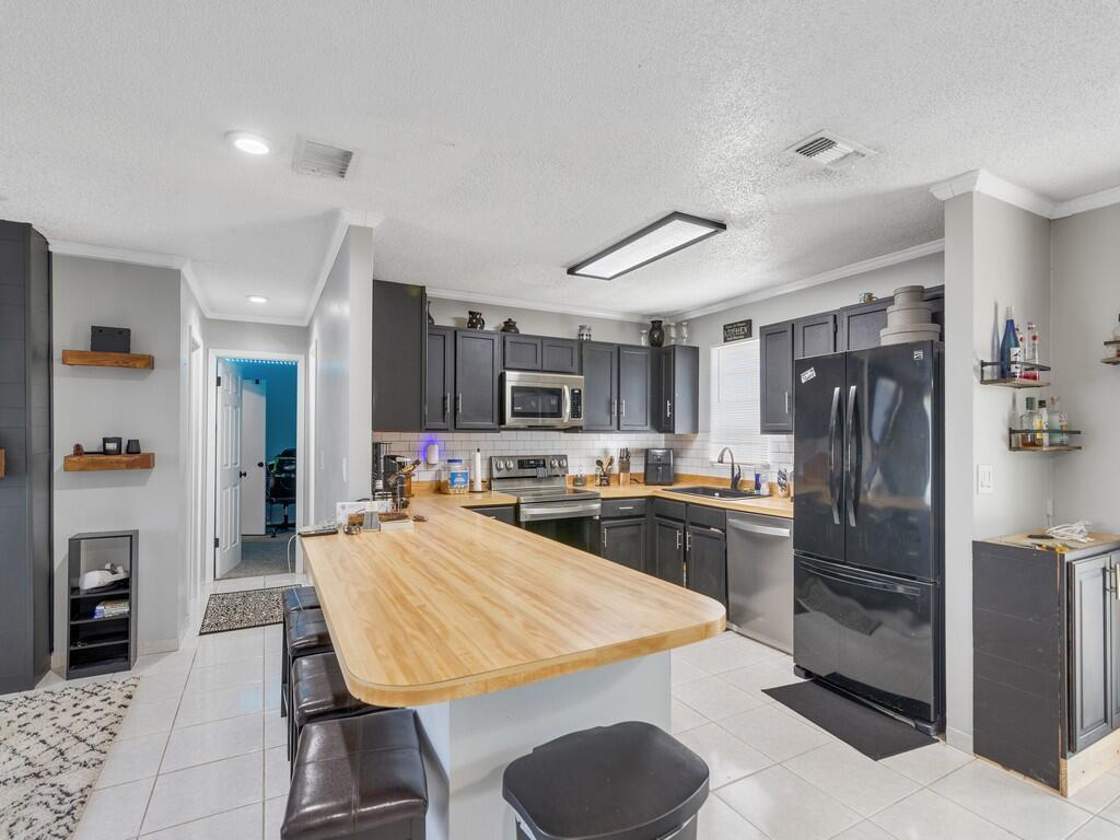 Ver detalles 542 3 / 2 1160 sq. ft. $ 2026-06-14 0 foto