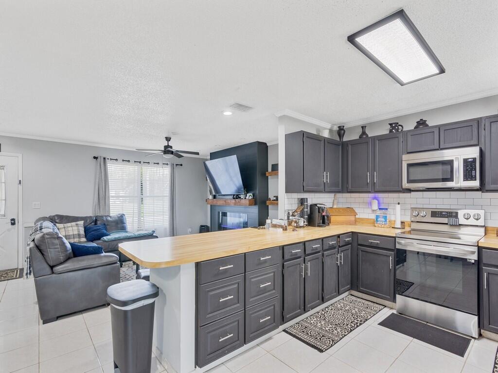 Ver detalles 542 3 / 2 1160 sq. ft. $ 2026-06-14 0 foto
