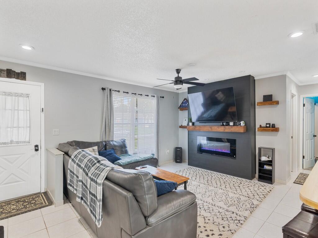 Ver detalles 542 3 / 2 1160 sq. ft. $ 2026-06-14 0 foto