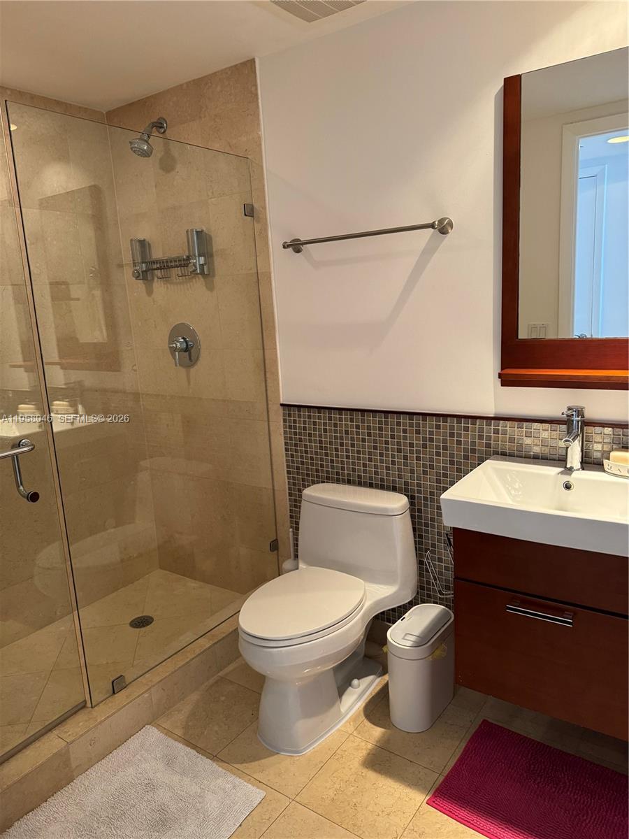 3303 2 / 3 1733 sq. ft. $ 2026-03-04 0 foto