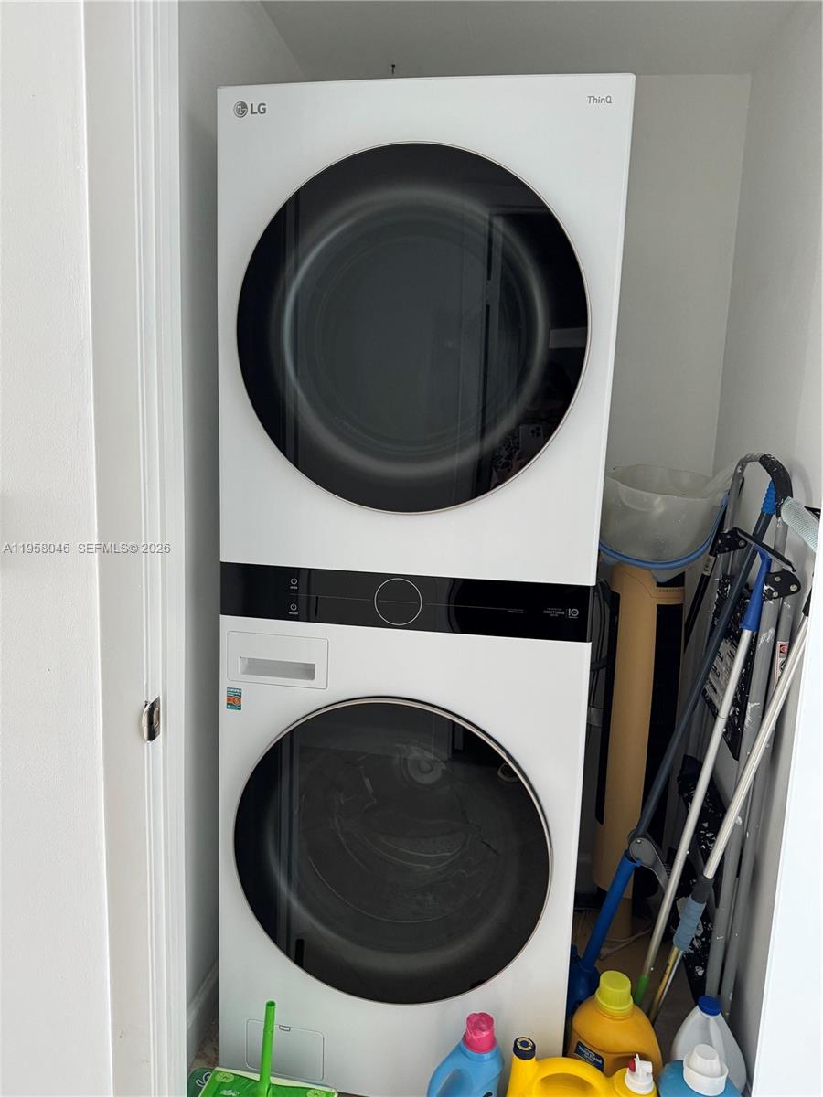 3303 2 / 3 1733 sq. ft. $ 2026-03-04 0 foto