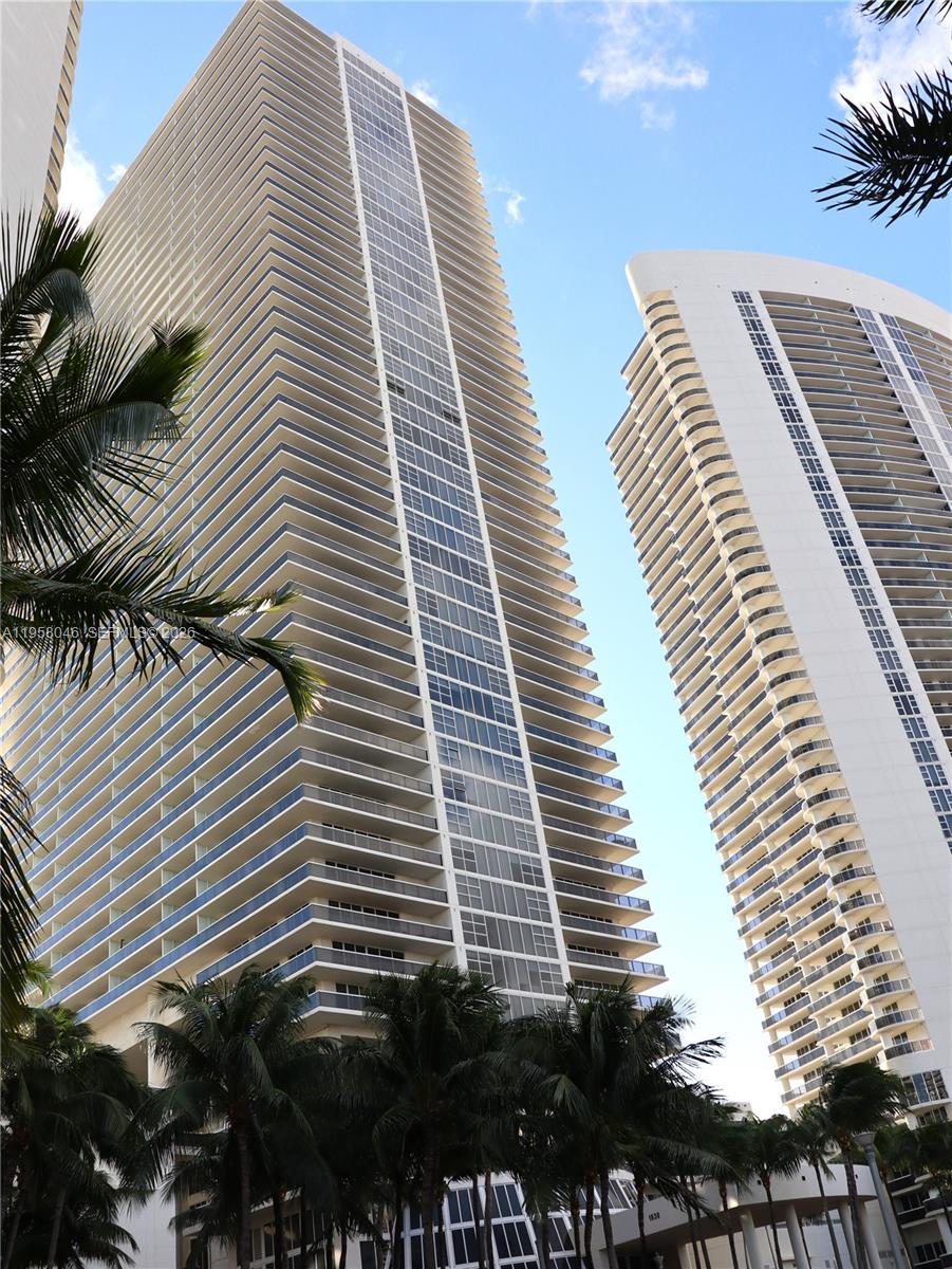 3303 2 / 3 1733 sq. ft. $ 2026-03-04 0 foto