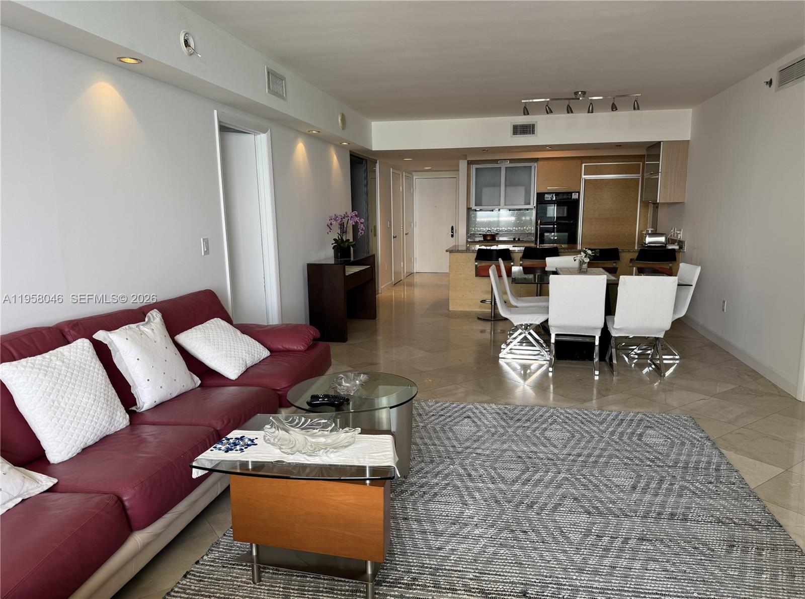 3303 2 / 3 1733 sq. ft. $ 2026-03-04 0 foto