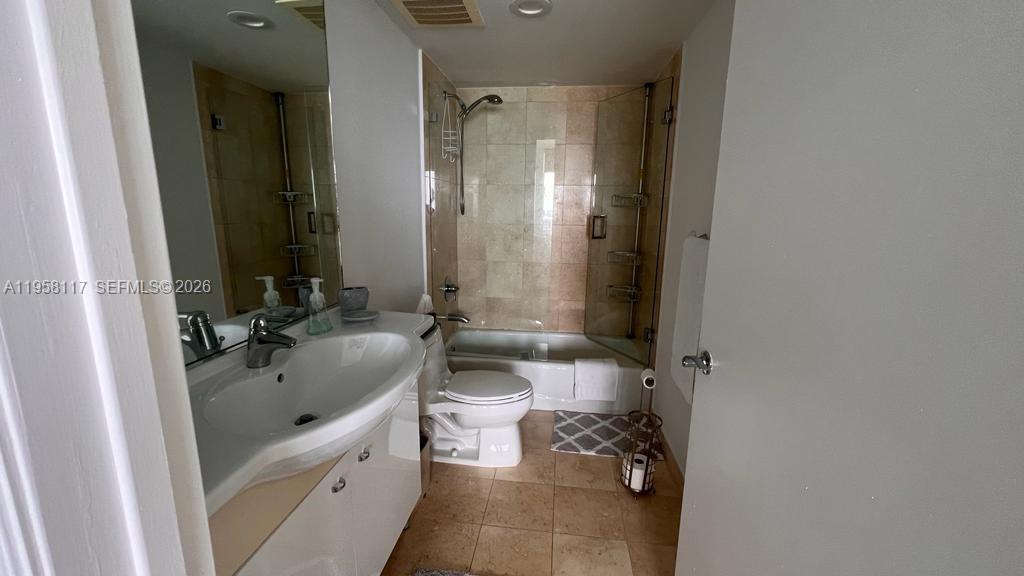 3404 3 / 3 1675 sq. ft. $ 2026-03-24 0 foto