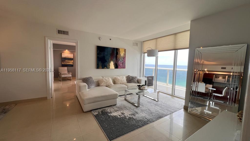 3404 3 / 3 1675 sq. ft. $ 2026-03-24 0 foto