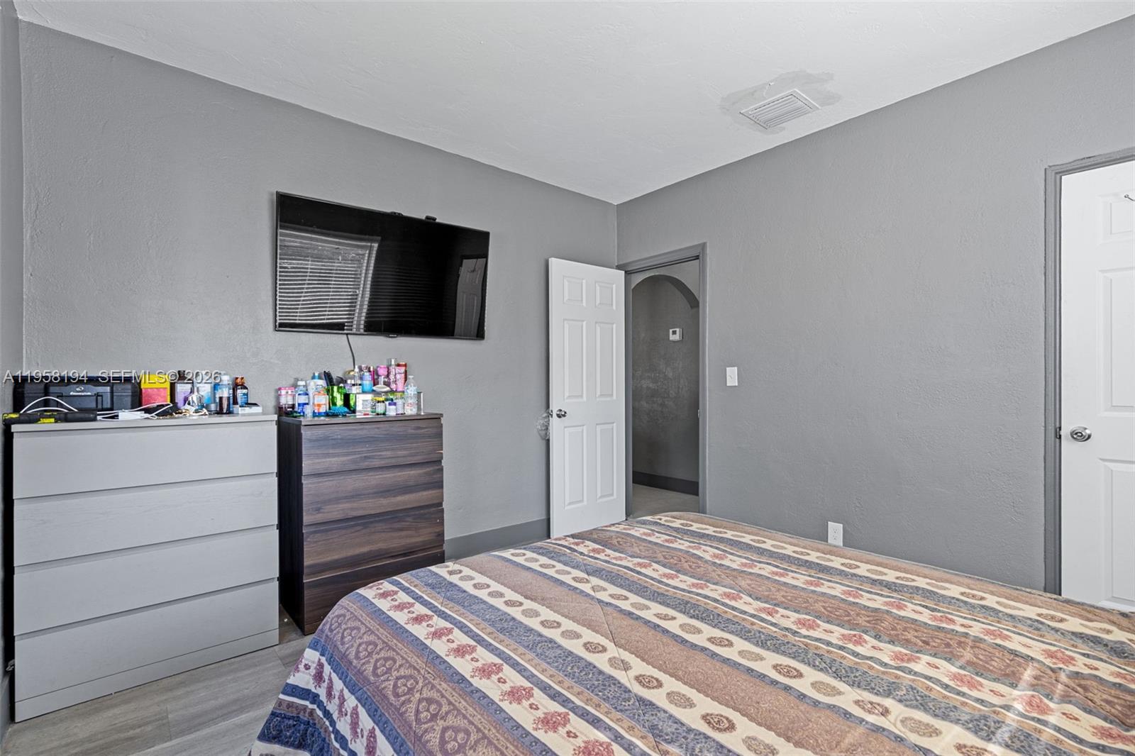   /  1040 sq. ft. $ 2026-02-03 0 Photo