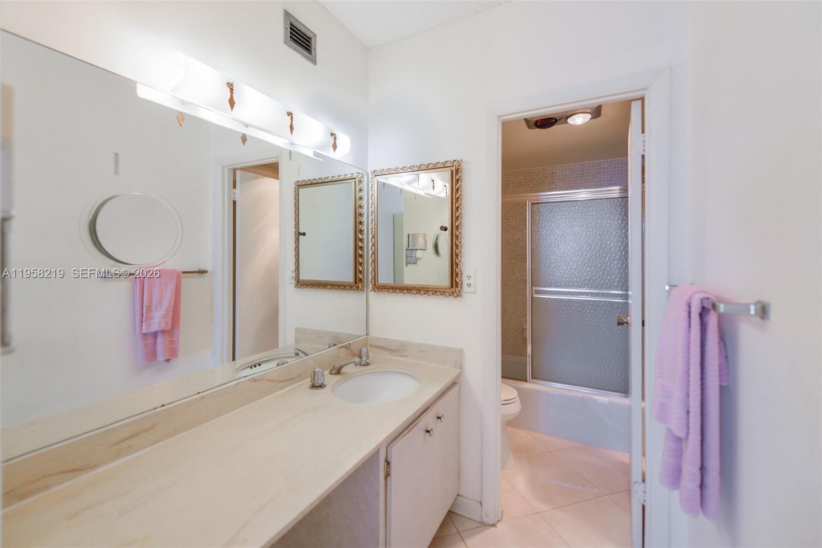 See details 12R 2 / 2 1275 sq. ft. $ 2026-02-03 0 Photo