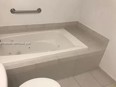 Photo of 140 Dixie Hwy  #703, Hollywood, Florida, 33020 - JACUZZI TUB