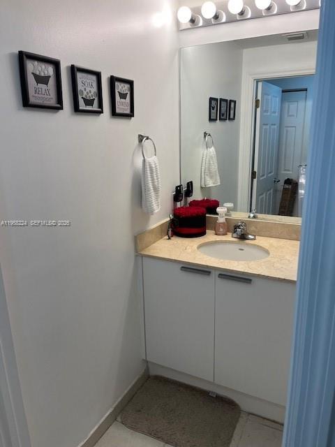 Photo of 140 Dixie Hwy  #703, Hollywood, Florida, 33020 - GUEST BATHROOM