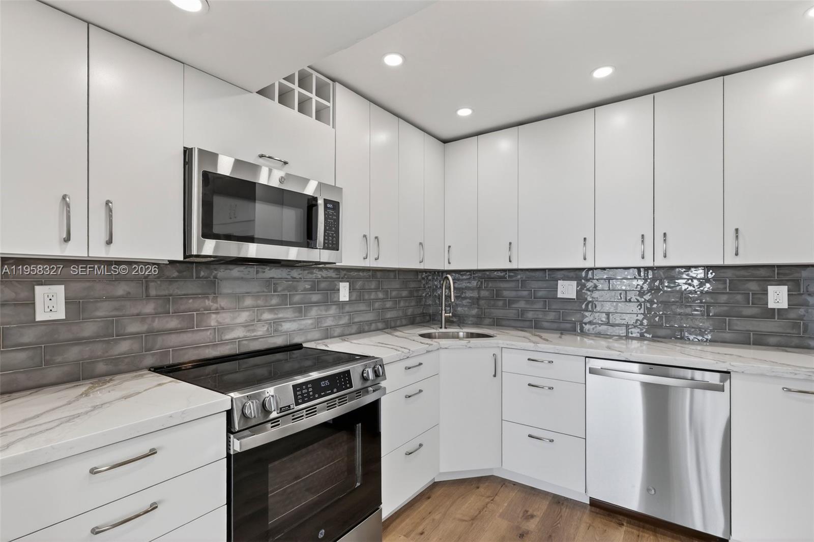 Photo of 1410 Ocean Dr  #808, Hollywood, Florida, 33019 - 