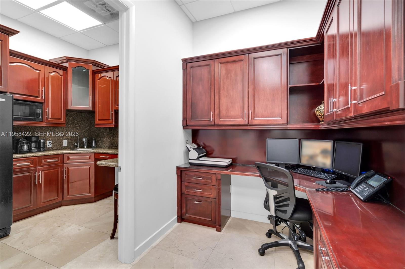 1007  /   кв.футов $ 2026-02-03 0 Фото