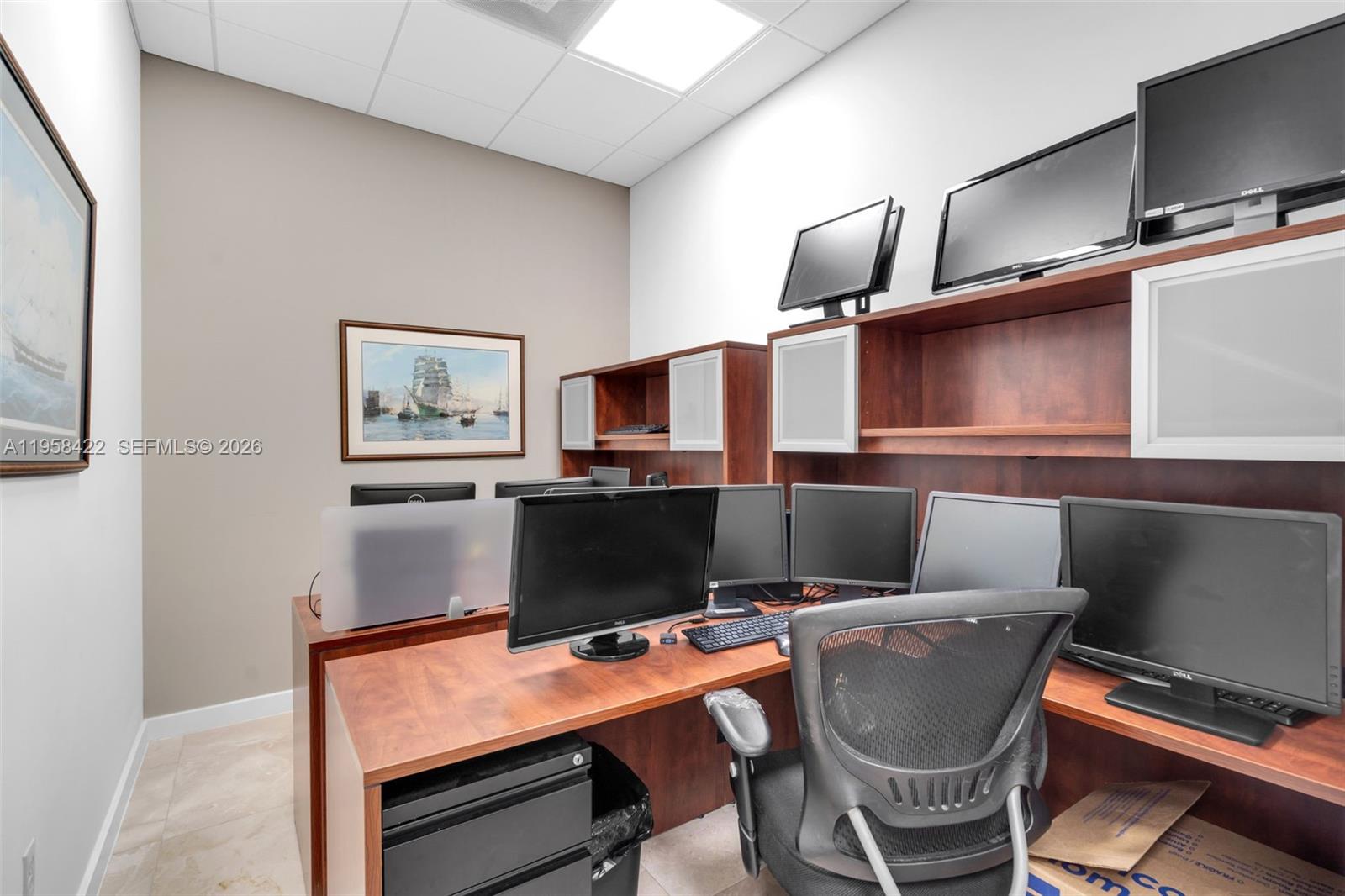 1007  /   кв.футов $ 2026-02-03 0 Фото