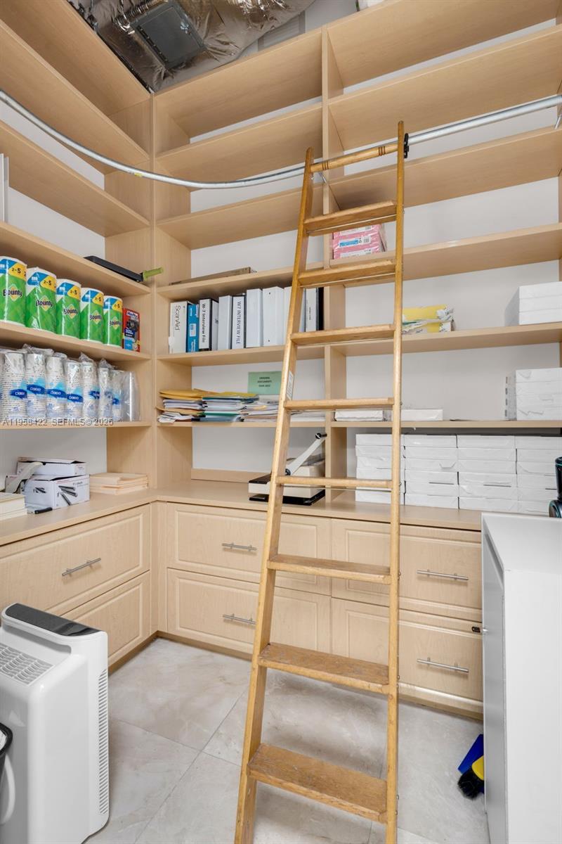 1007  /   кв.футов $ 2026-02-03 0 Фото