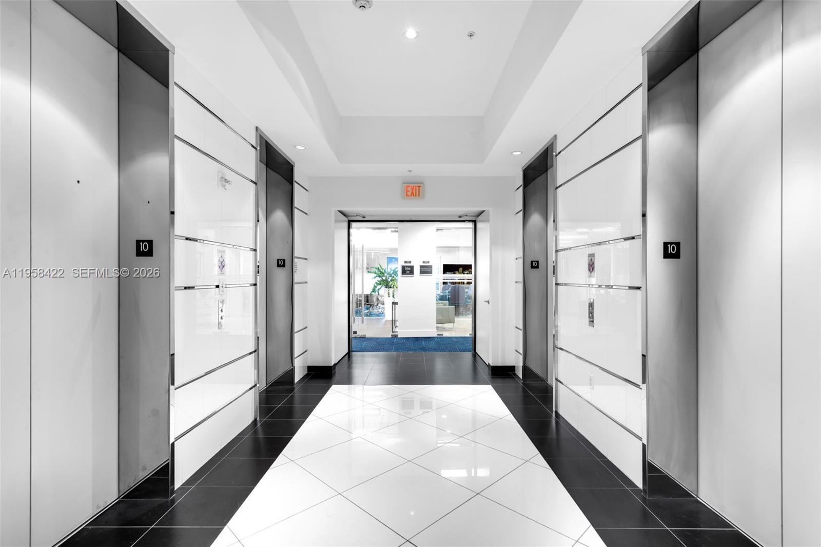 1007  /   кв.футов $ 2026-02-03 0 Фото