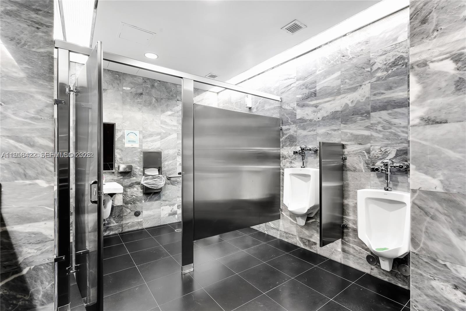 1007  /   кв.футов $ 2026-02-03 0 Фото