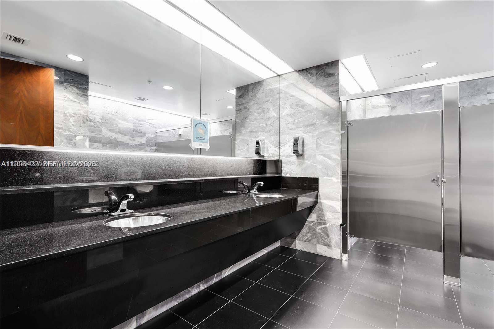 1007  /   кв.футов $ 2026-02-03 0 Фото