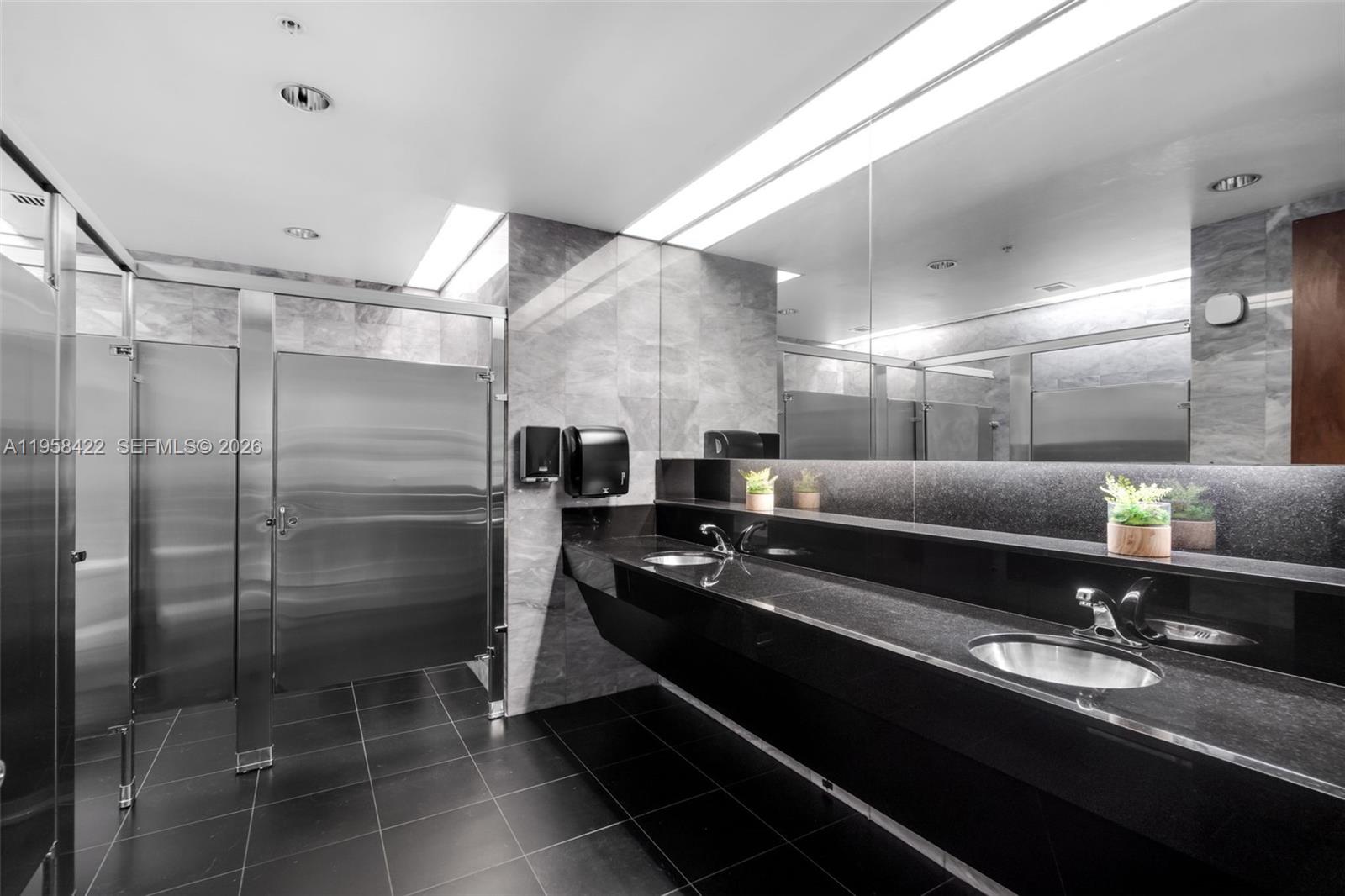 1007  /   кв.футов $ 2026-02-03 0 Фото