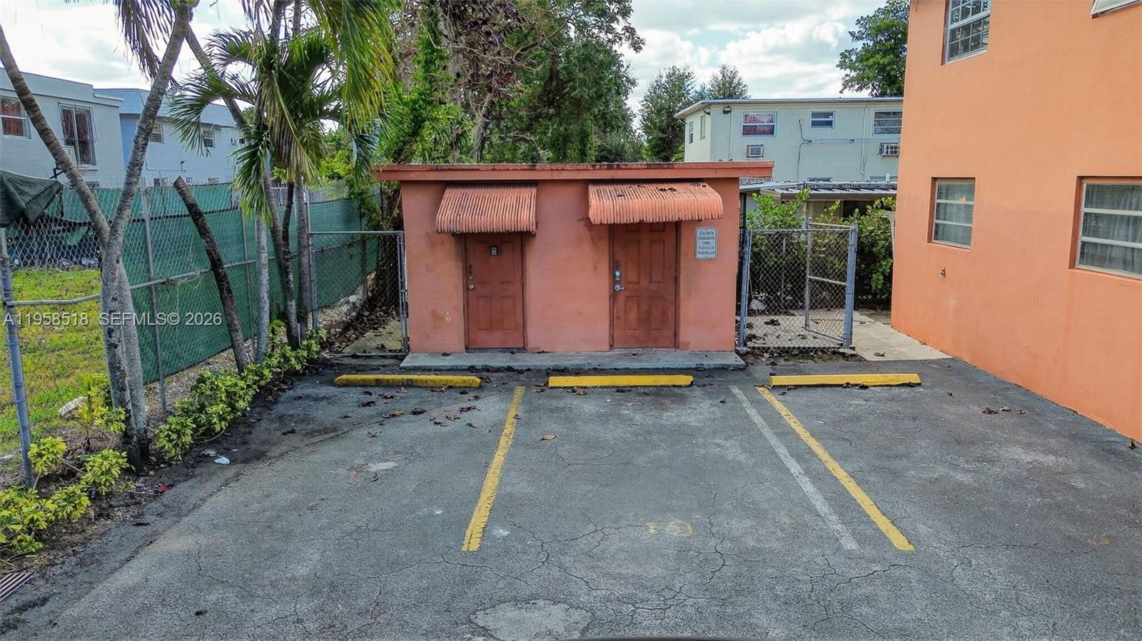   /  4952 кв.футов $ 2026-02-04 0 Фото