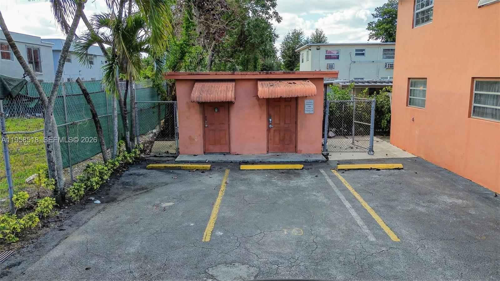   /  4952 кв.футов $ 2026-02-04 0 Фото