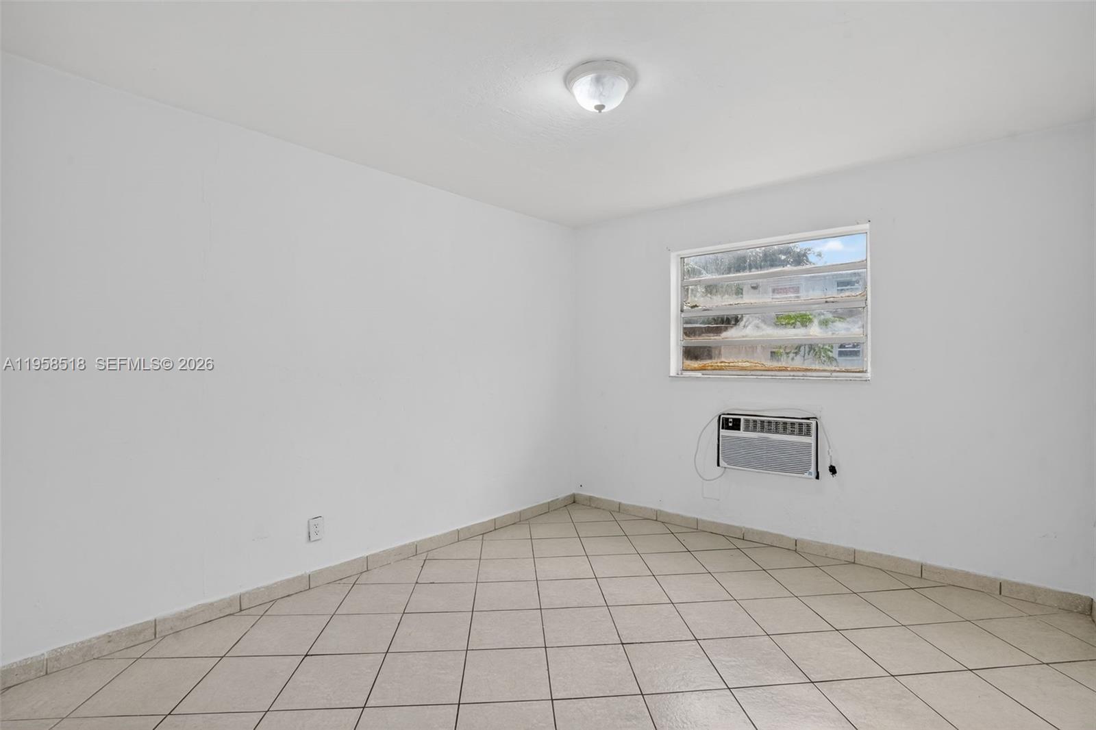   /  4952 кв.футов $ 2026-02-04 0 Фото