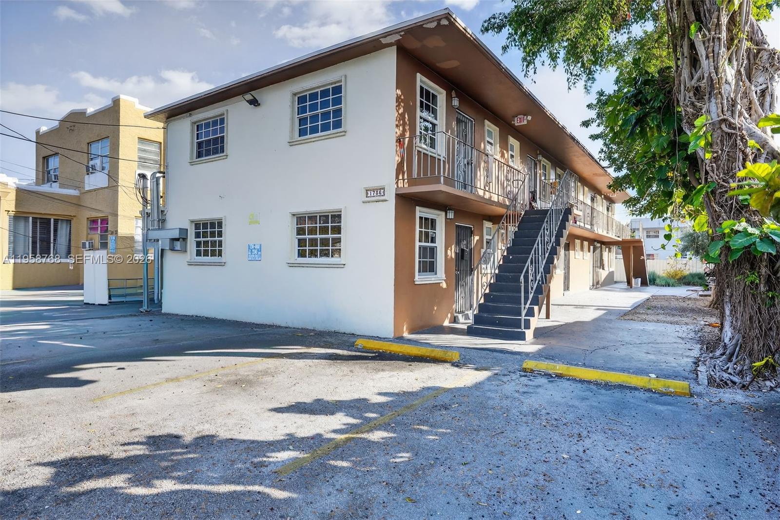   /  4928 кв.футов $ 2026-02-04 0 Фото