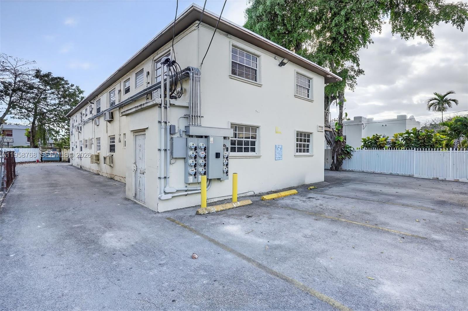   /  4928 кв.футов $ 2026-02-04 0 Фото