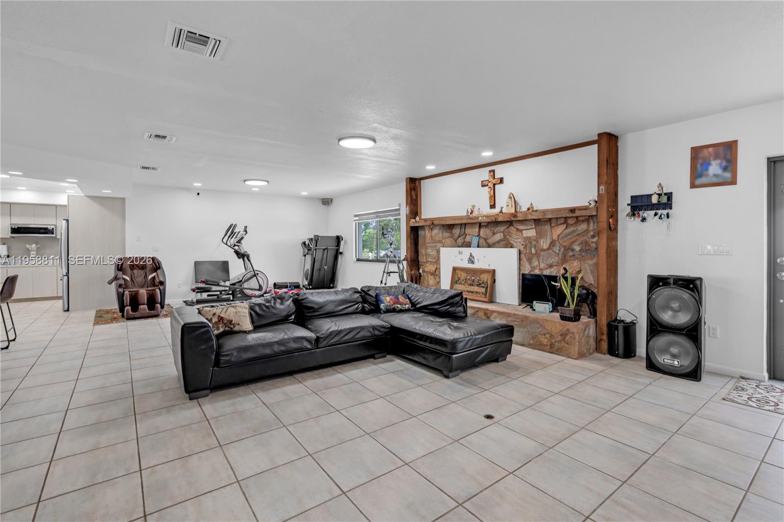 See details / sq. ft. $ 2026-02-04 0 Photo