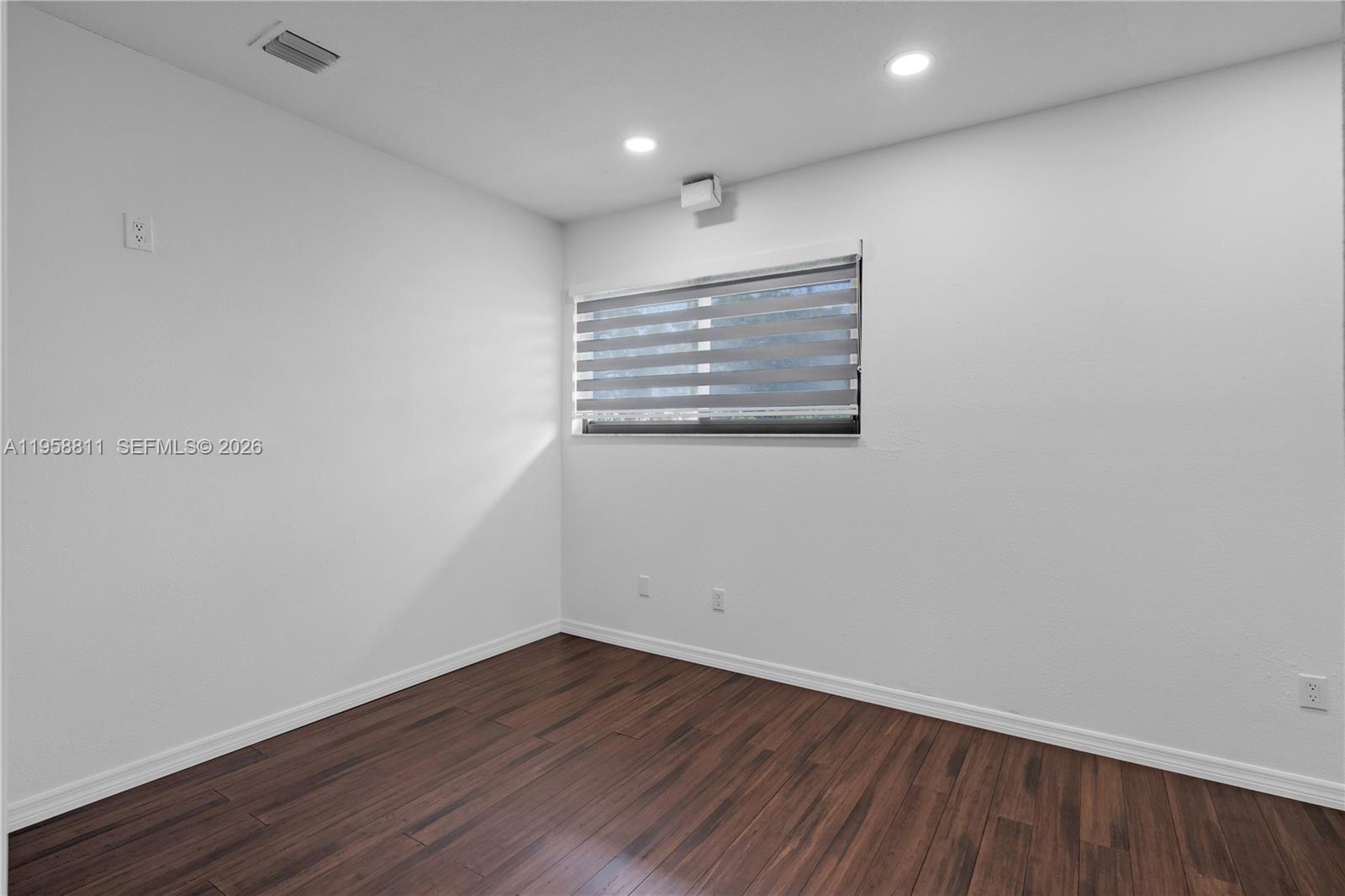 See details / sq. ft. $ 2026-02-04 0 Photo