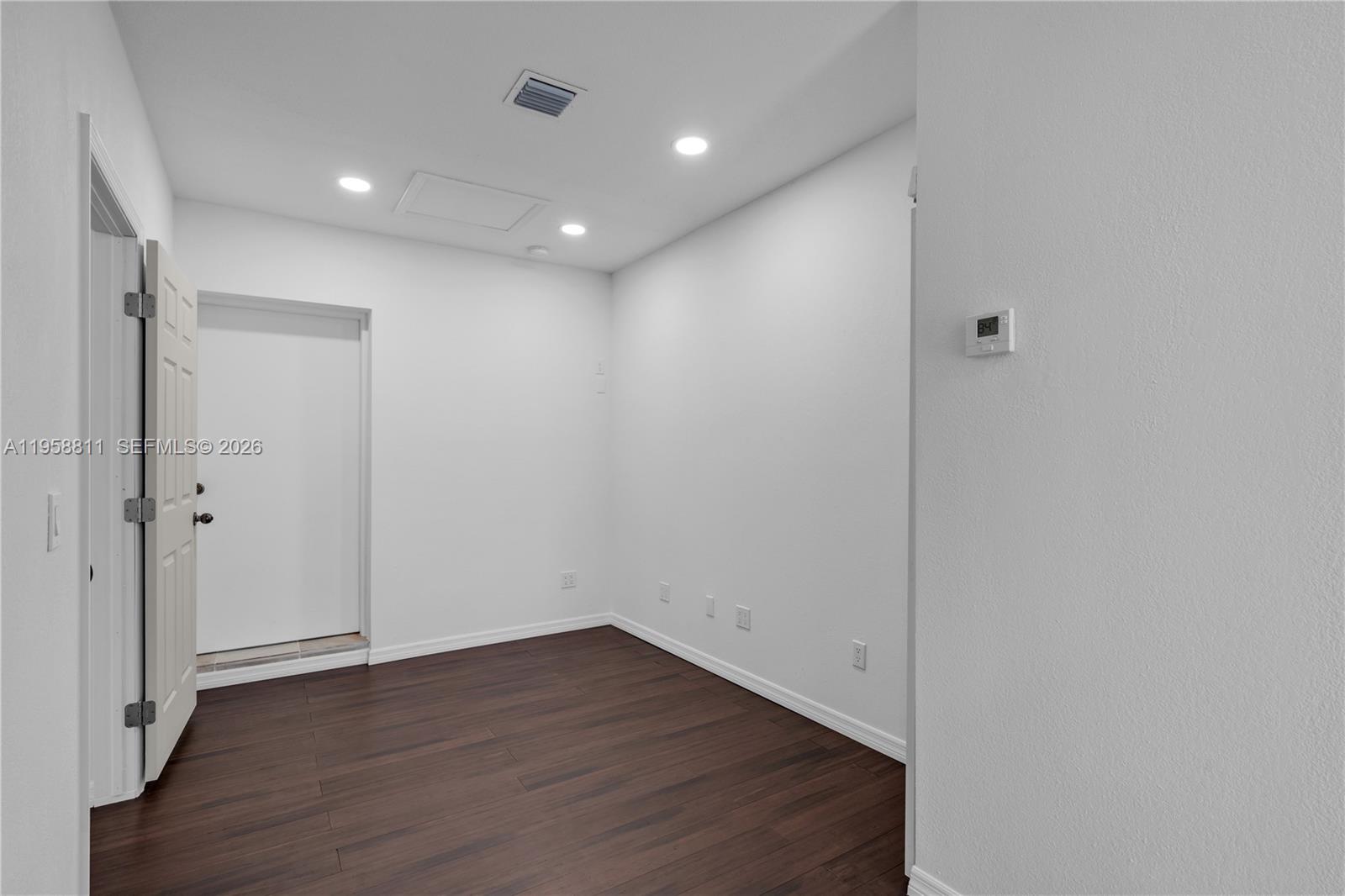 See details / sq. ft. $ 2026-02-04 0 Photo